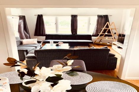 Photo of property in 32 Reid Road, New Lynn, Auckland, 0600