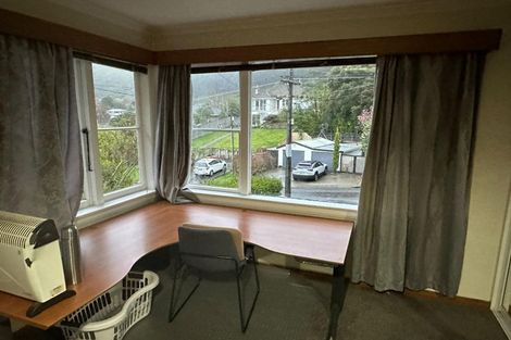 Photo of property in 19 Kiwi Crescent, Tawa, Wellington, 5028