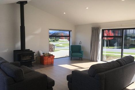 Photo of property in 34 Minaret Ridge, Wanaka, 9305