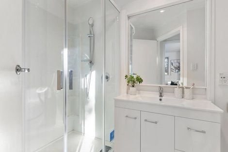 Photo of property in 9 Lomond Street, Newlands, Wellington, 6037