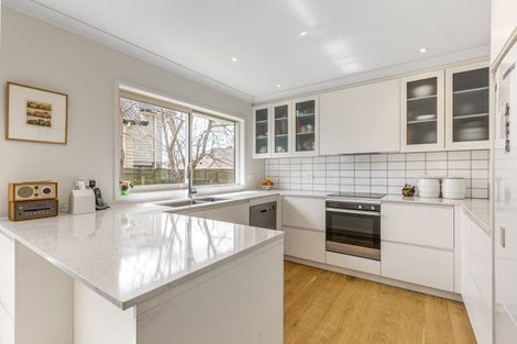 Photo of property in 1/5 Hanlon Crescent, Narrow Neck, Auckland, 0624