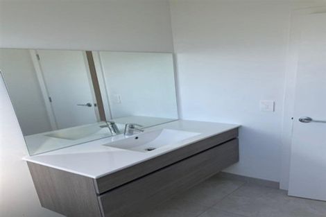 Photo of property in 3157 Great North Road, New Lynn, Auckland, 0600