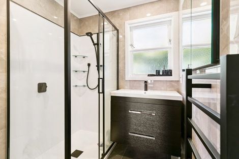 Photo of property in 29 Kahikatea Grove, Paparangi, Wellington, 6037