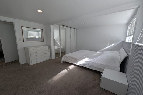 Photo of property in 28 Pupuke Road, Hillcrest, Auckland, 0627