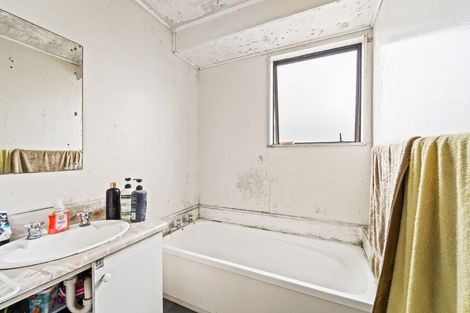 Photo of property in 11 Halloran Place, Massey, Auckland, 0614