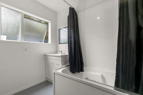Photo of property in 99 Kemp Road, Massey, Auckland, 0614