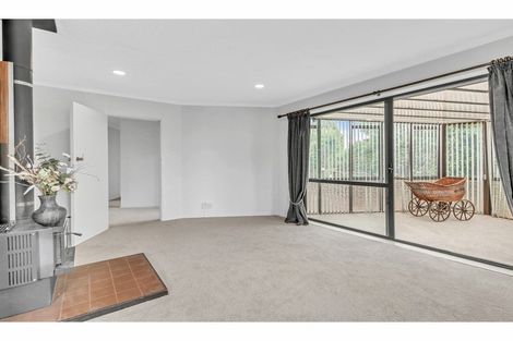 Photo of property in 66 Oakley Crescent, Hornby, Christchurch, 8042