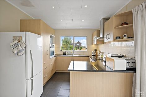 Photo of property in 1b Glenbury Place, Massey, Auckland, 0614