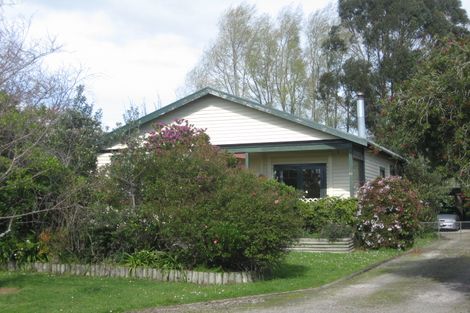 Photo of property in 13 Tawa Street, Tokomaru, Palmerston North, 4474