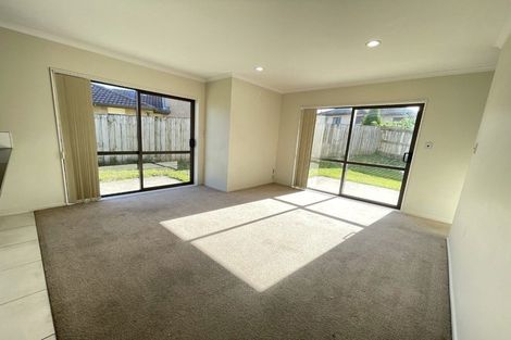 Photo of property in 65 Keri Vista Rise, Papakura, 2110