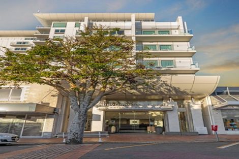 Photo of property in 72 Devonport Road, Tauranga, 3110