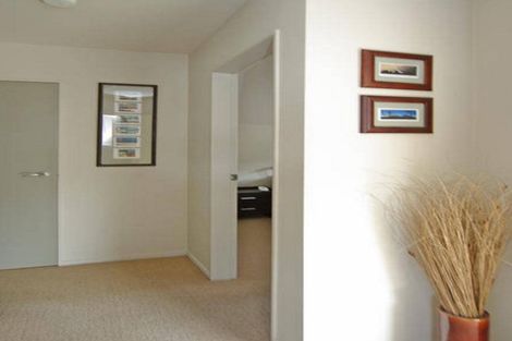 Photo of property in 2/131 Queens Drive, Lyall Bay, Wellington, 6022