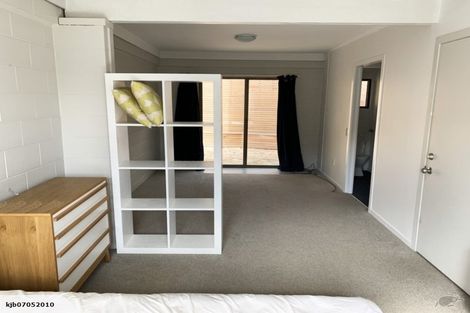 Photo of property in 1/18 Glenwood Avenue, Birkenhead, Auckland, 0626