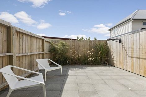 Photo of property in 2u6 Stone Street, Miramar, Wellington, 6022