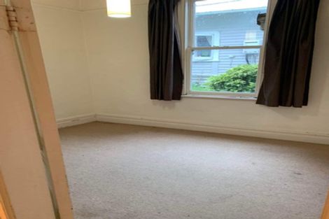 Photo of property in 2/106 Glenmore Street, Northland, Wellington, 6012