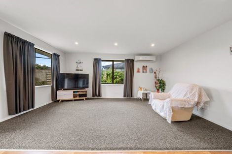 Photo of property in 15a Frederick Place, Whalers Gate, New Plymouth, 4310