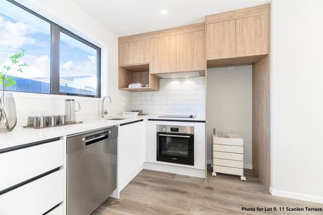 Photo of property in 10/11 Scanlen Terrace, Kelston, Auckland, 0602