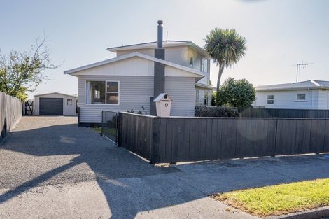 Photo of property in 9 Featherston Street, Levin, 5510