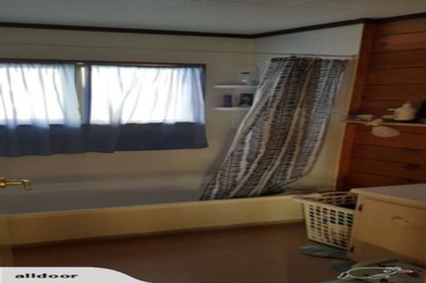 Photo of property in 21a Fernhaven Grove, Newlands, Wellington, 6037