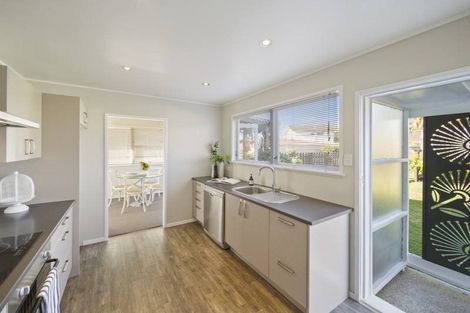 Photo of property in 72 Walworth Avenue, Pakuranga Heights, Auckland, 2010