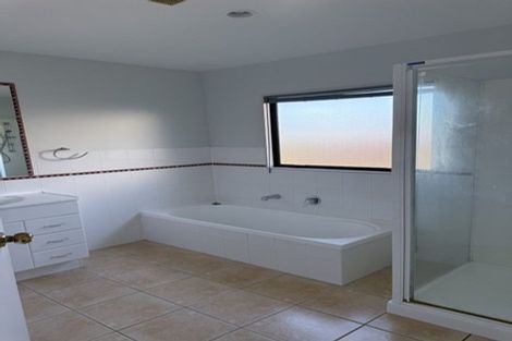 Photo of property in 11 Trotting Terrace, Fairview Heights, Auckland, 0632