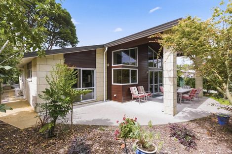 Photo of property in 3 Iti Grove, Waikanae, 5036