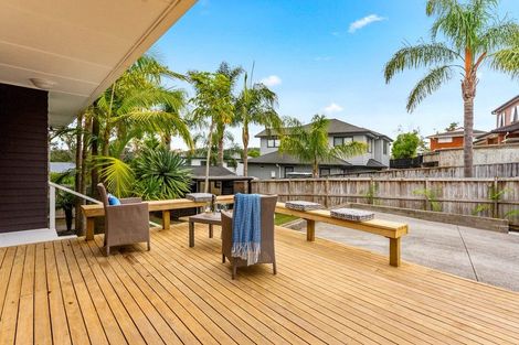 Photo of property in 21 Lantana Road, Green Bay, Auckland, 0604