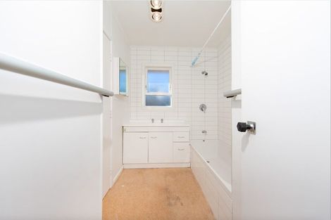 Photo of property in 3 Roby Street, Te Atatu Peninsula, Auckland, 0610