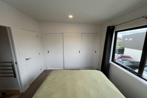 Photo of property in 1/2 Stokes Avenue, Te Atatu Peninsula, Auckland, 0610