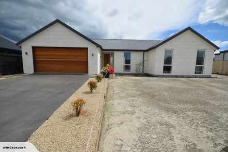 Photo of property in 4 Pembrook Close, Rangiora, 7400