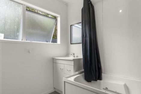 Photo of property in 99 Kemp Road, Massey, Auckland, 0614