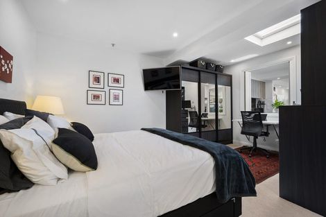 Photo of property in 10/318u Oriental Parade, Oriental Bay, Wellington, 6011