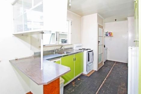 Photo of property in 56 Dale Crescent, Pakuranga, Auckland, 2010