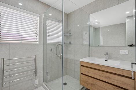 Photo of property in 17 Topliss Drive, Northcross, Auckland, 0632