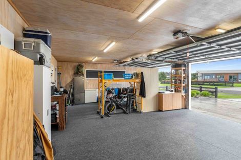 Photo of property in 18 Admiral Drive, Cooks Beach, Whitianga, 3591