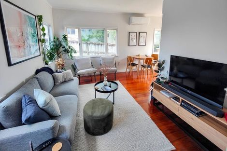 Photo of property in 1/63 Pupuke Road, Birkenhead, Auckland, 0627