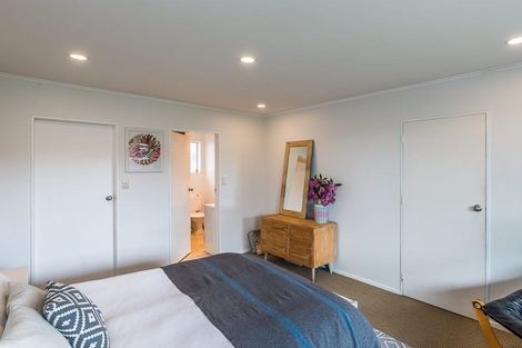 Photo of property in 27 Rewarewa Crescent, Waikanae, 5036