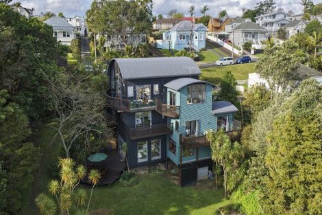 Photo of property in 60 Palmerston Road, Birkenhead, Auckland, 0626