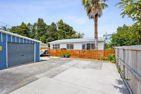 Photo of property in 60 Taikata Road, Te Atatu Peninsula, Auckland, 0610