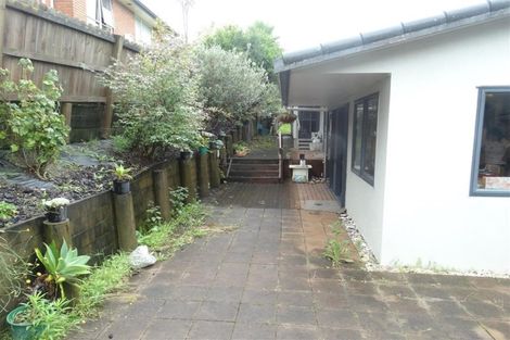 Photo of property in 48 Rising Parade, Fairview Heights, Auckland, 0632