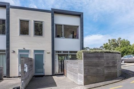 Photo of property in 33 Tiketike Way, Brooklyn, Wellington, 6021