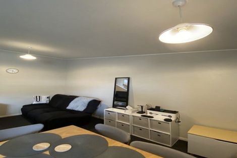 Photo of property in 21f8 Collins Avenue, Tawa, Wellington, 5028