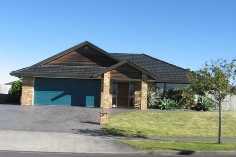 Photo of property in 9 Crannog Fen, Wattle Downs, Auckland, 2103