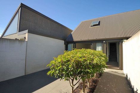 Photo of property in 10 North Avon Road, Richmond, Christchurch, 8013