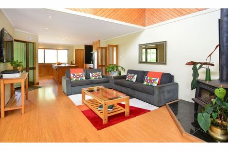Photo of property in 275a Rimmer Road, Helensville, 0875