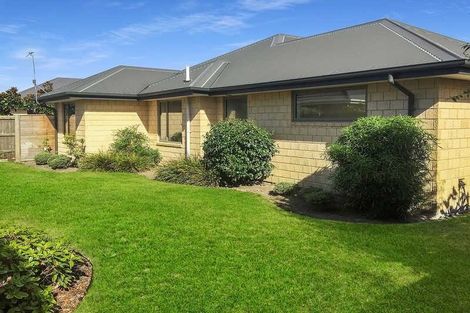 Photo of property in 7 Milkers Gate, Parklands, Christchurch, 8083