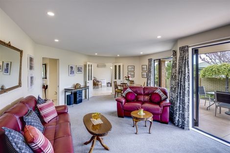 Photo of property in 2 Chelsea Drive, Taradale, Napier, 4112