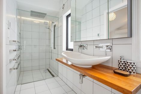 Photo of property in 1f Eversleigh Road, Belmont, Auckland, 0622