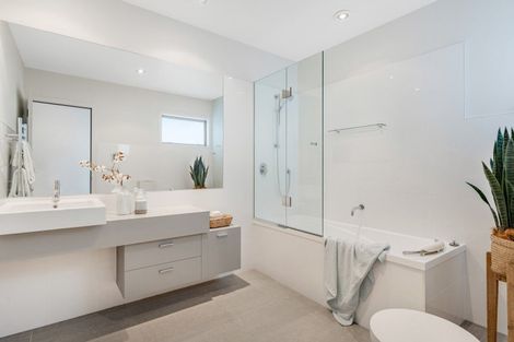 Photo of property in 5a Bucklands Beach Road, Bucklands Beach, Auckland, 2012