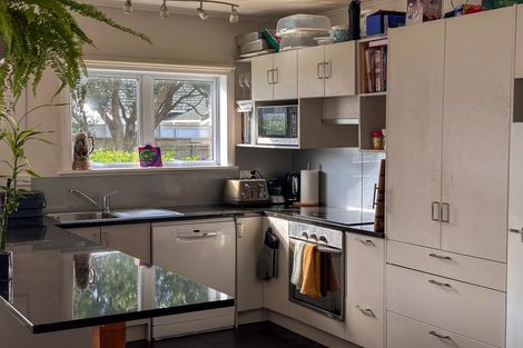 Photo of property in 121 Onepu Road, Lyall Bay, Wellington, 6022